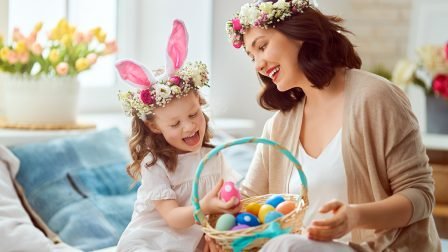 family-celebrating-easter-2EU4DTQ.jpg