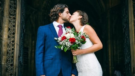 newly-wed-couple-on-the-church-steps-T7DLWSZ.jpg